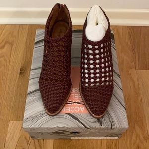 New unworn w/ box | Jeffrey Campbell | size 5.5